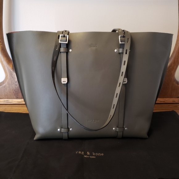 rag & bone Handbags - ⭐SALE⭐ Rag & Bone Field Leather Tote Bag